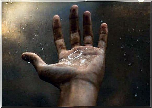 hand grabs water drop